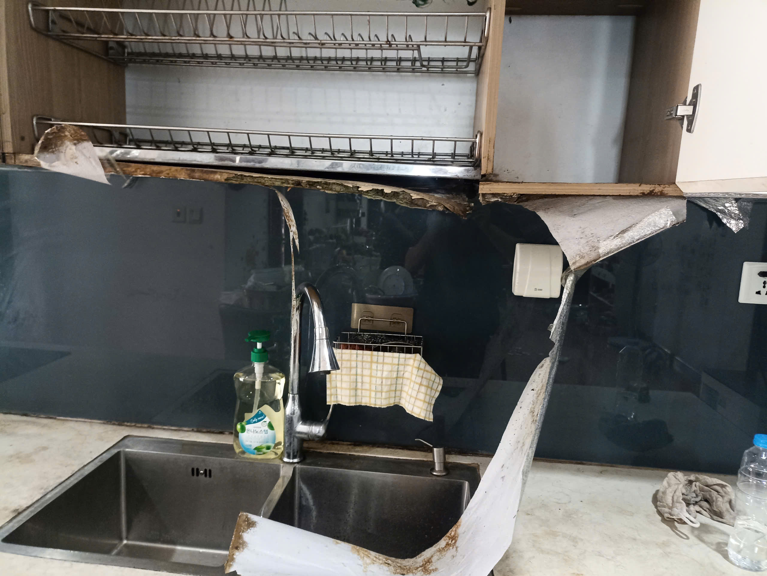 Sửa tủ bếp và bản lề